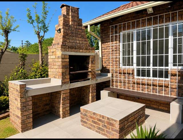 3 BEDROOM TOWNHOUSE FOR SALE IN ELDORAIGNE